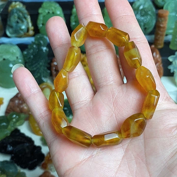 未镶嵌蛇纹石玉颈饰