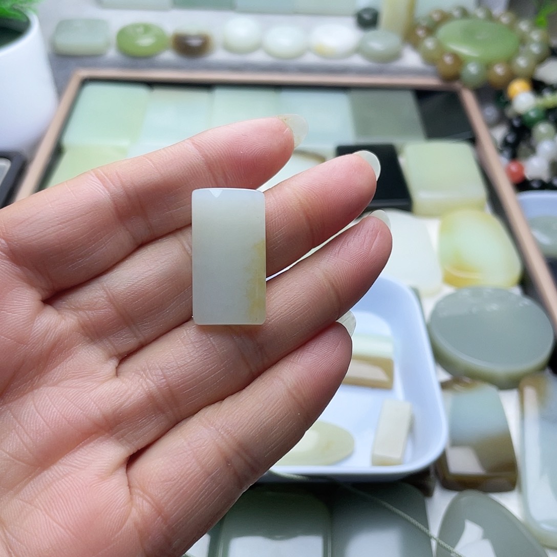 颈饰未镶嵌和田玉（糖玉）往****…