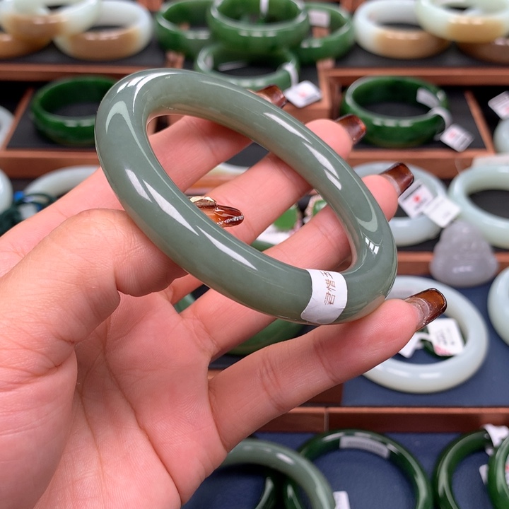 和田玉手镯未镶嵌小****港