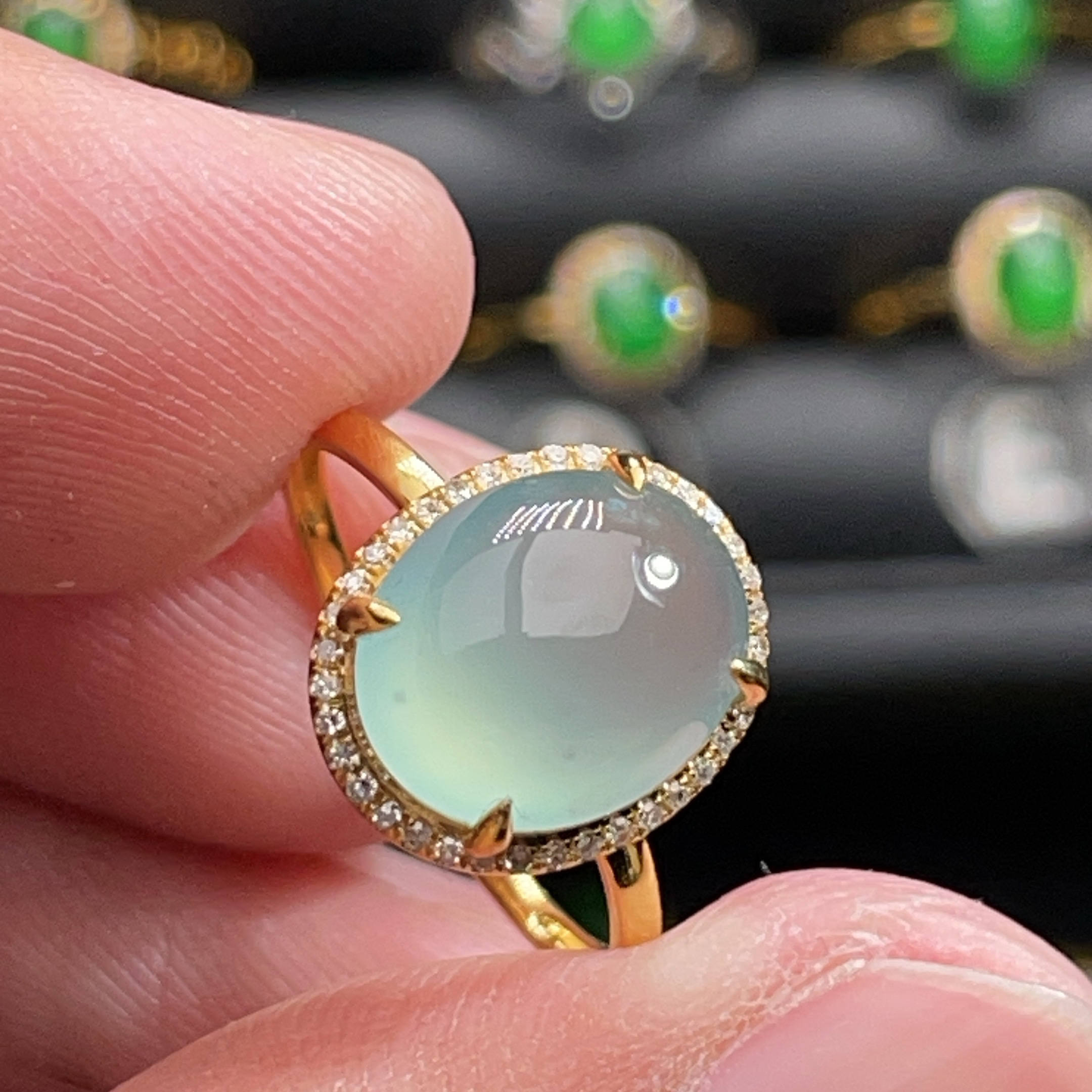 18K金天然翡翠A货-1880蛋面高冰戒指K黄镶嵌钻石珠宝玉石底色