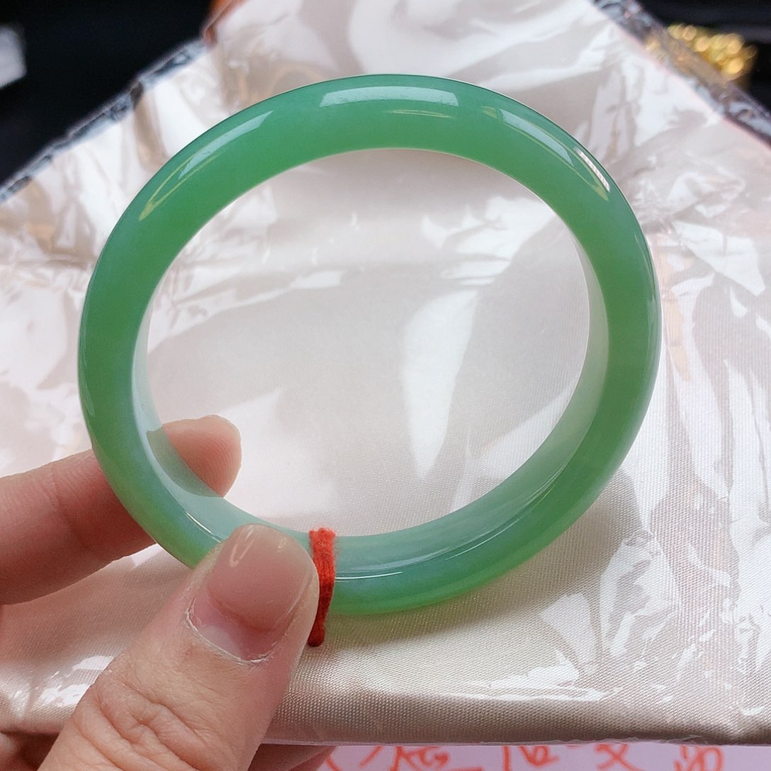 翡翠手镯未镶嵌王**子56圈贵妃2418