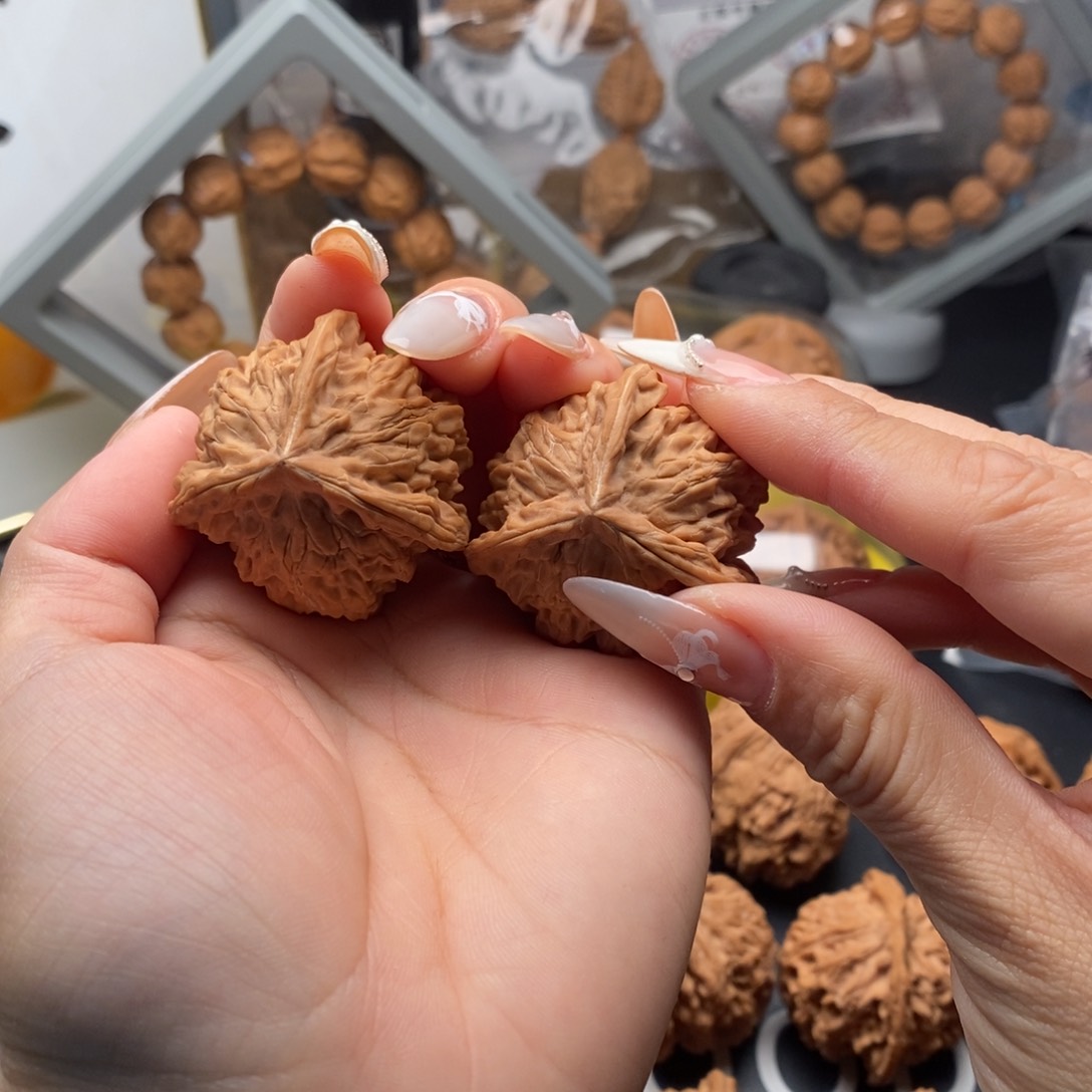 文玩核桃把件盘山三棱37