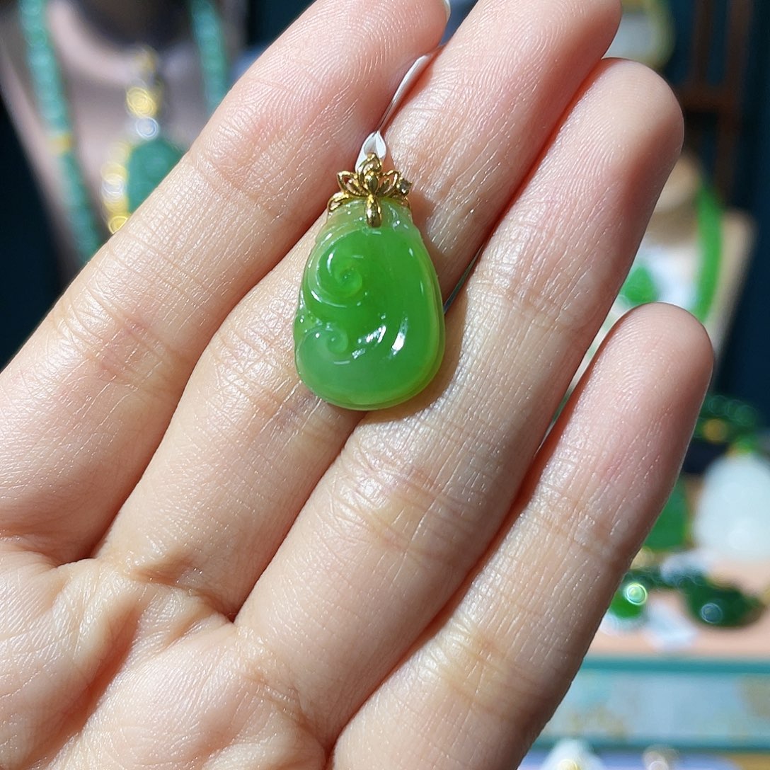 和田玉（碧玉）颈饰18K金镶嵌