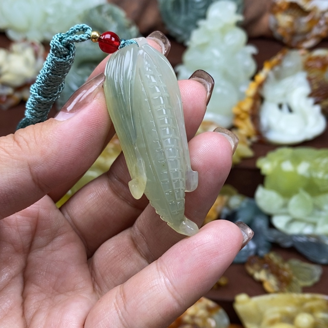 蛇纹石玉未镶嵌颈饰