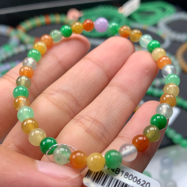 翡翠手镯未镶嵌卡