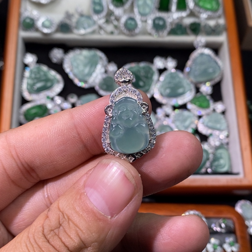 【闪购商品】翡翠颈饰未镶嵌天然