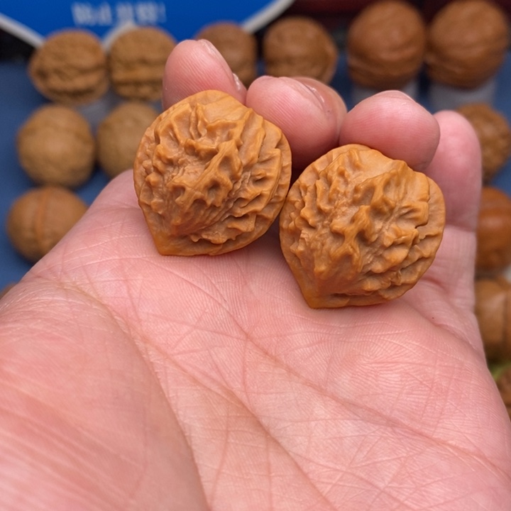 文玩核桃吊坠龙脊背