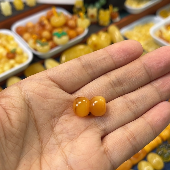 琥珀未镶嵌裸石卡11老蜡墩一对微瑕漏