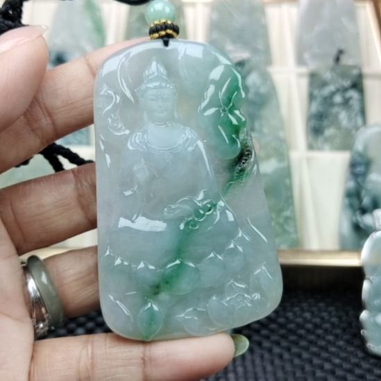 文***哥翡翠未镶嵌颈饰天然翡翠A货观音