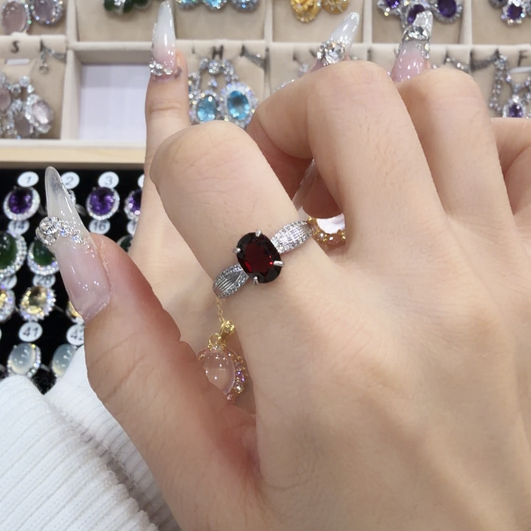 我***悬银S925镶嵌石榴石戒指