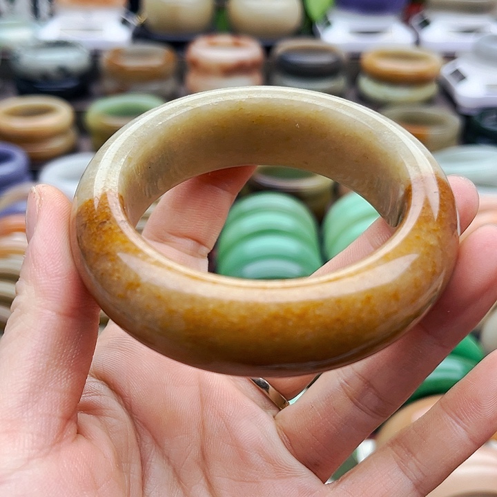 未镶嵌手镯（圆镯）石英质玉