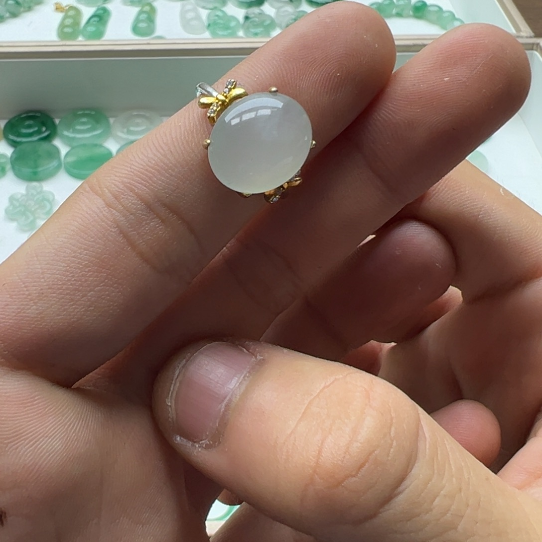 石英质玉未镶嵌颈饰