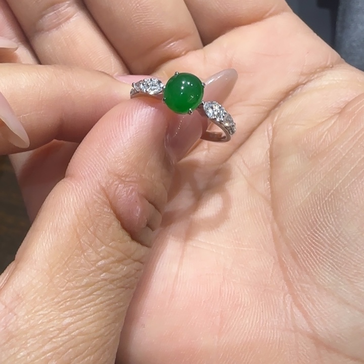 翡翠颈饰18K金镶嵌蛋面L