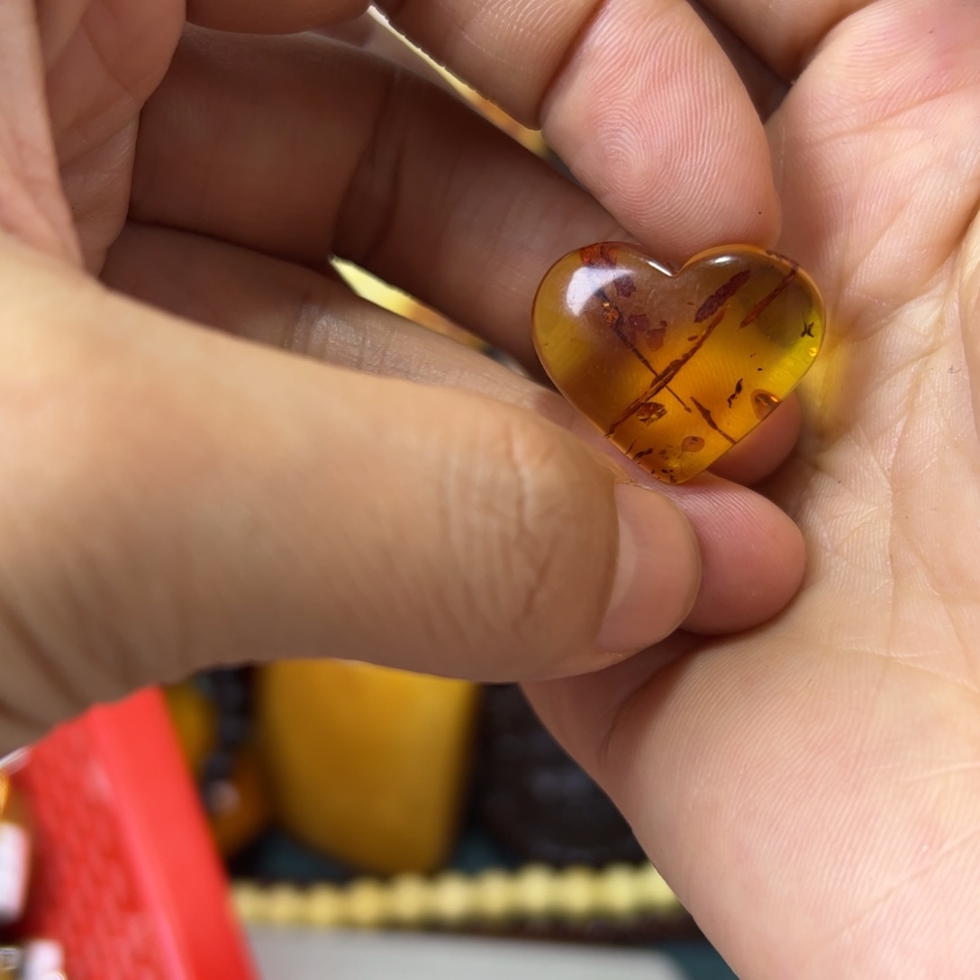 未镶嵌琥珀珠宝奇石115