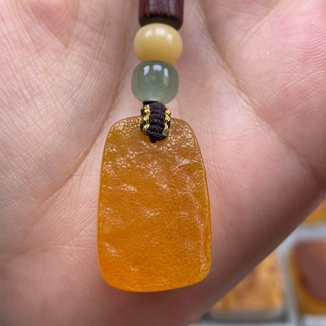 琥珀吊坠(赠链)未镶嵌