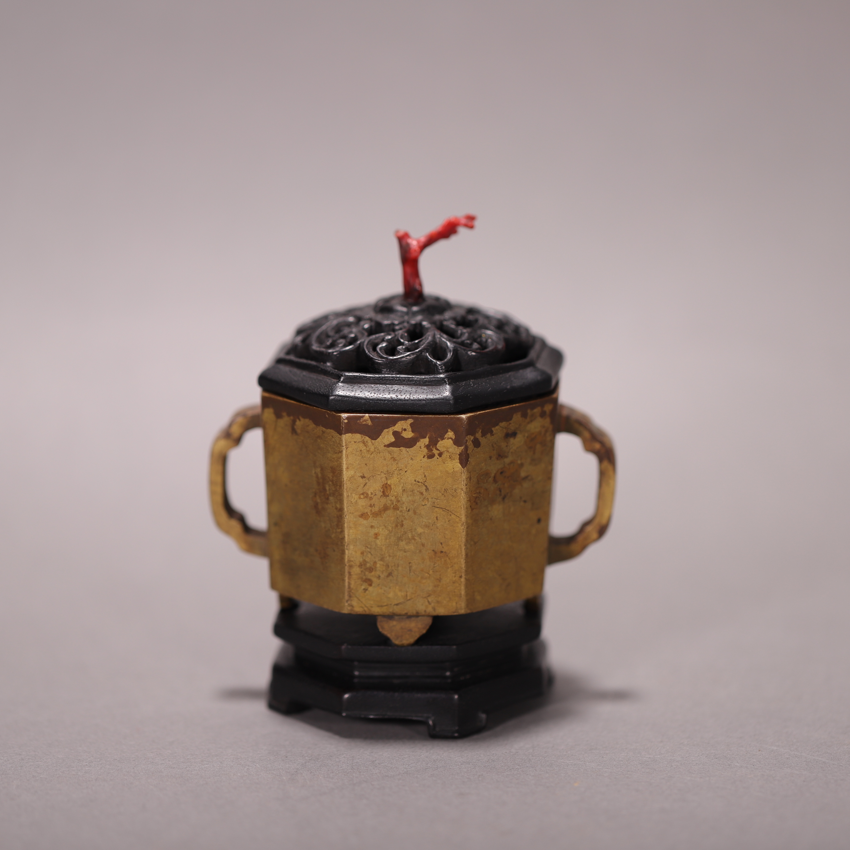 lot4 DY3304 清代  铜鎏金六方如意耳香炉