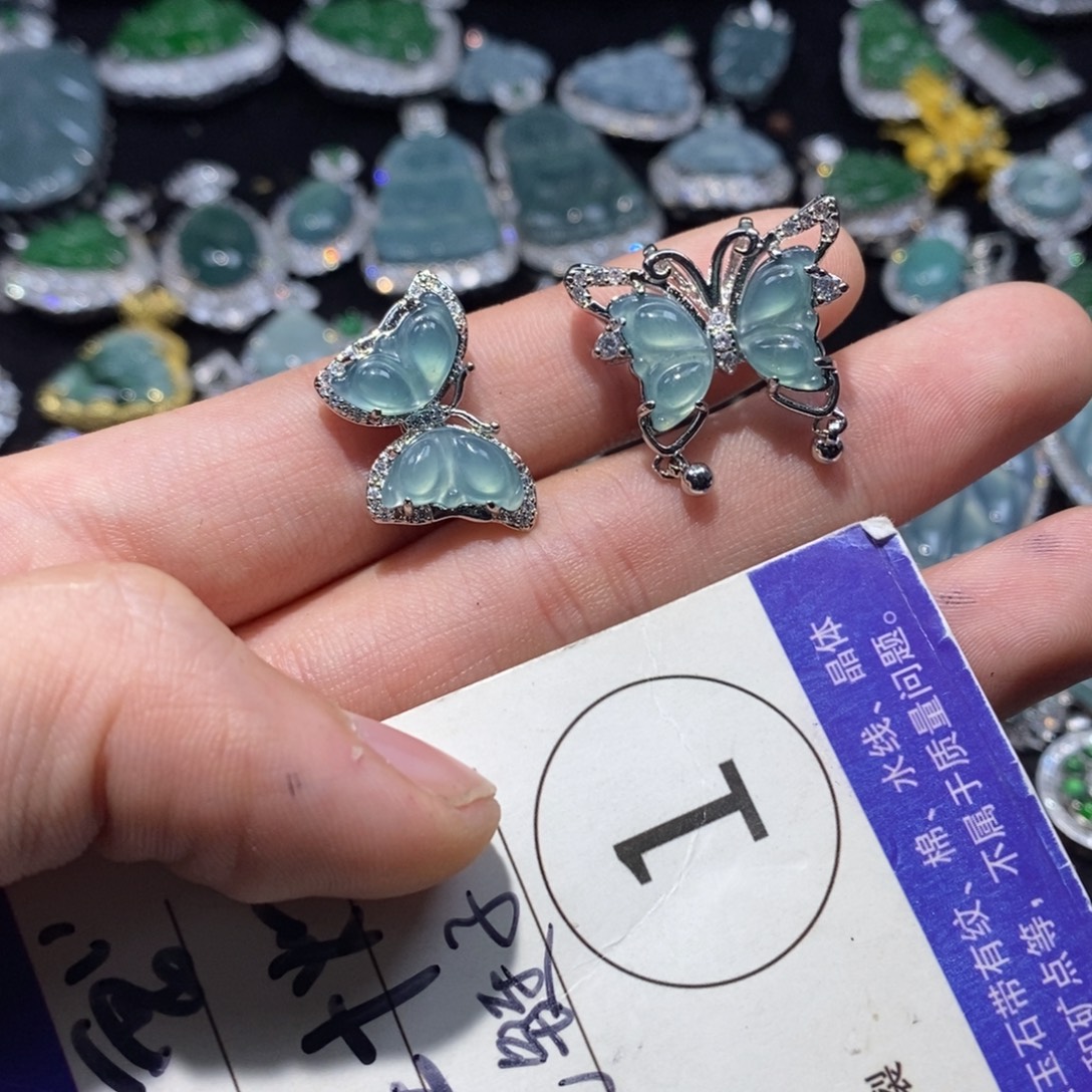 Q****翡翠未镶嵌颈饰翡翠