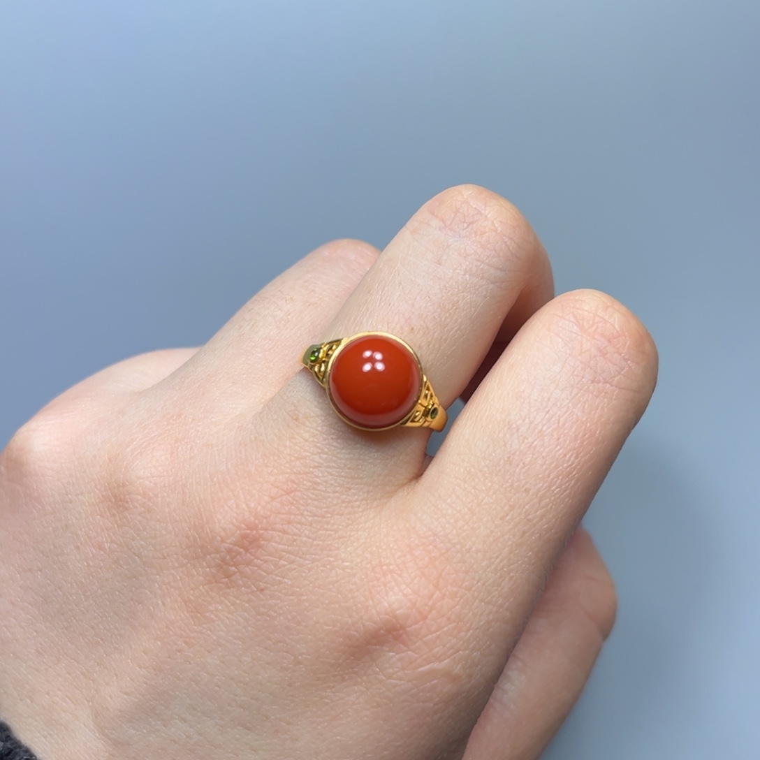 南红玛瑙柿子红戒指18K金镶嵌