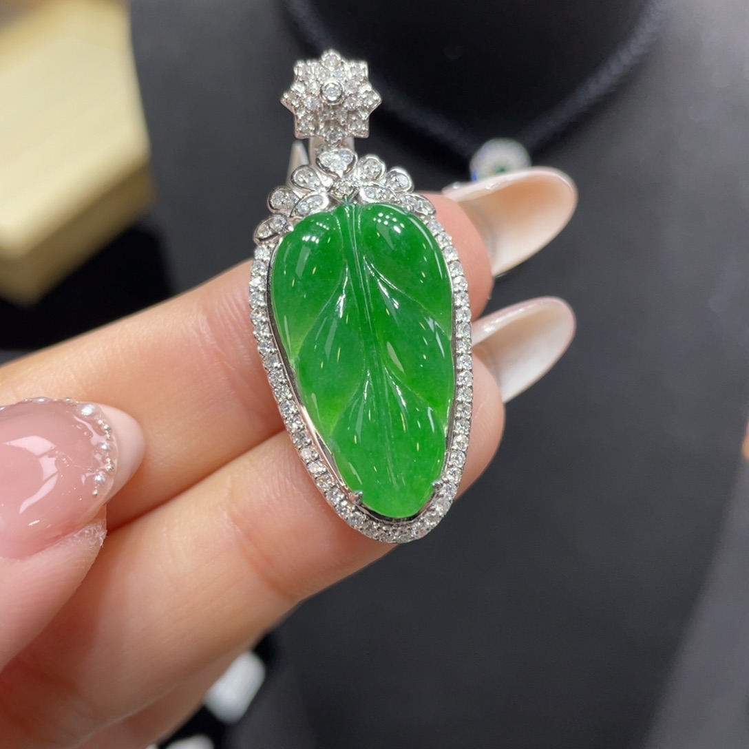 翡翠颈饰18K金镶嵌天然缅甸翡翠a货