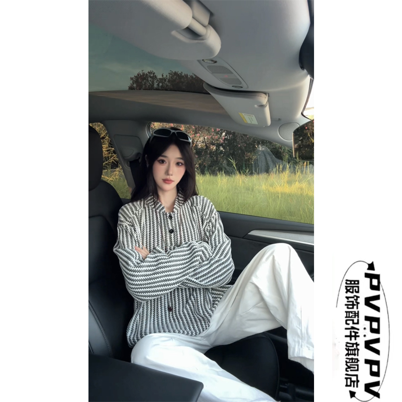 【运费险+8小时现货】早秋季鱼骨纹黑白拼色纽扣长袖条纹卫衣打底衫