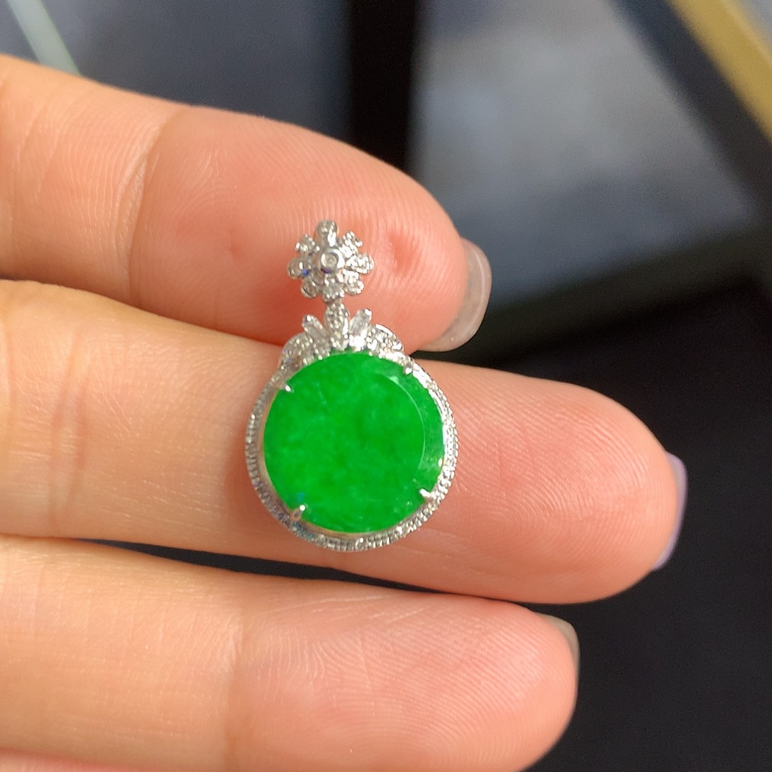 翡翠吊坠(不含链)18K金镶嵌