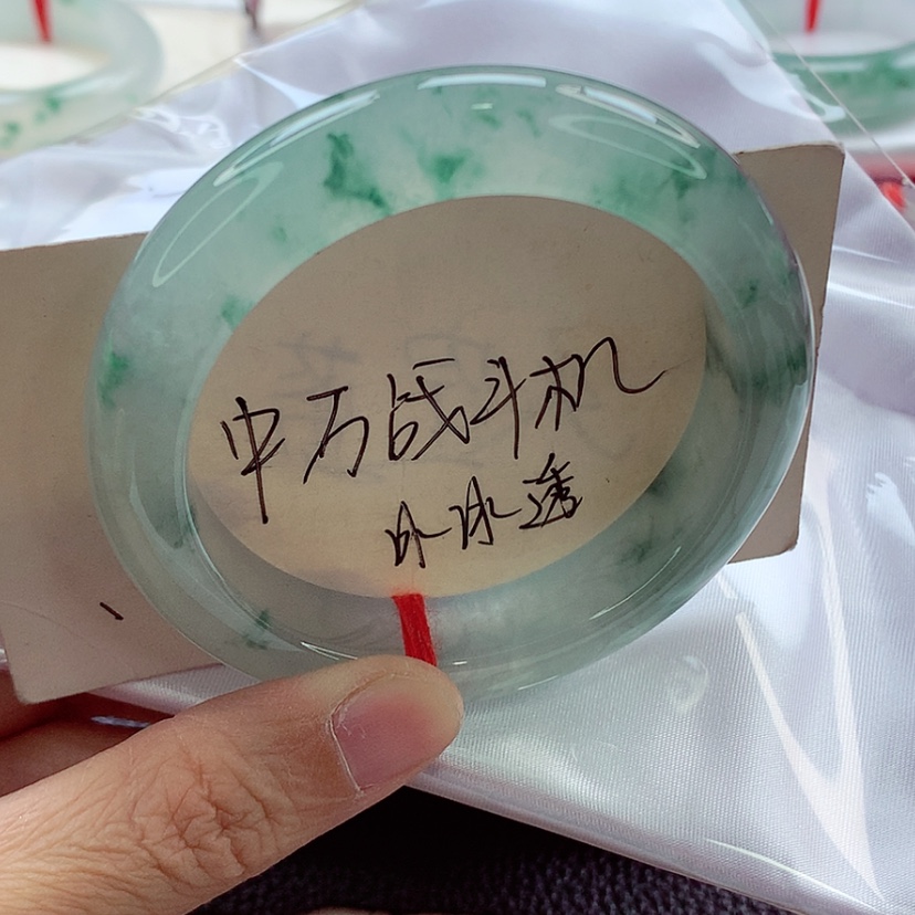 【闪购商品】翡翠手镯未镶嵌54.5冰透起光飘绿花A