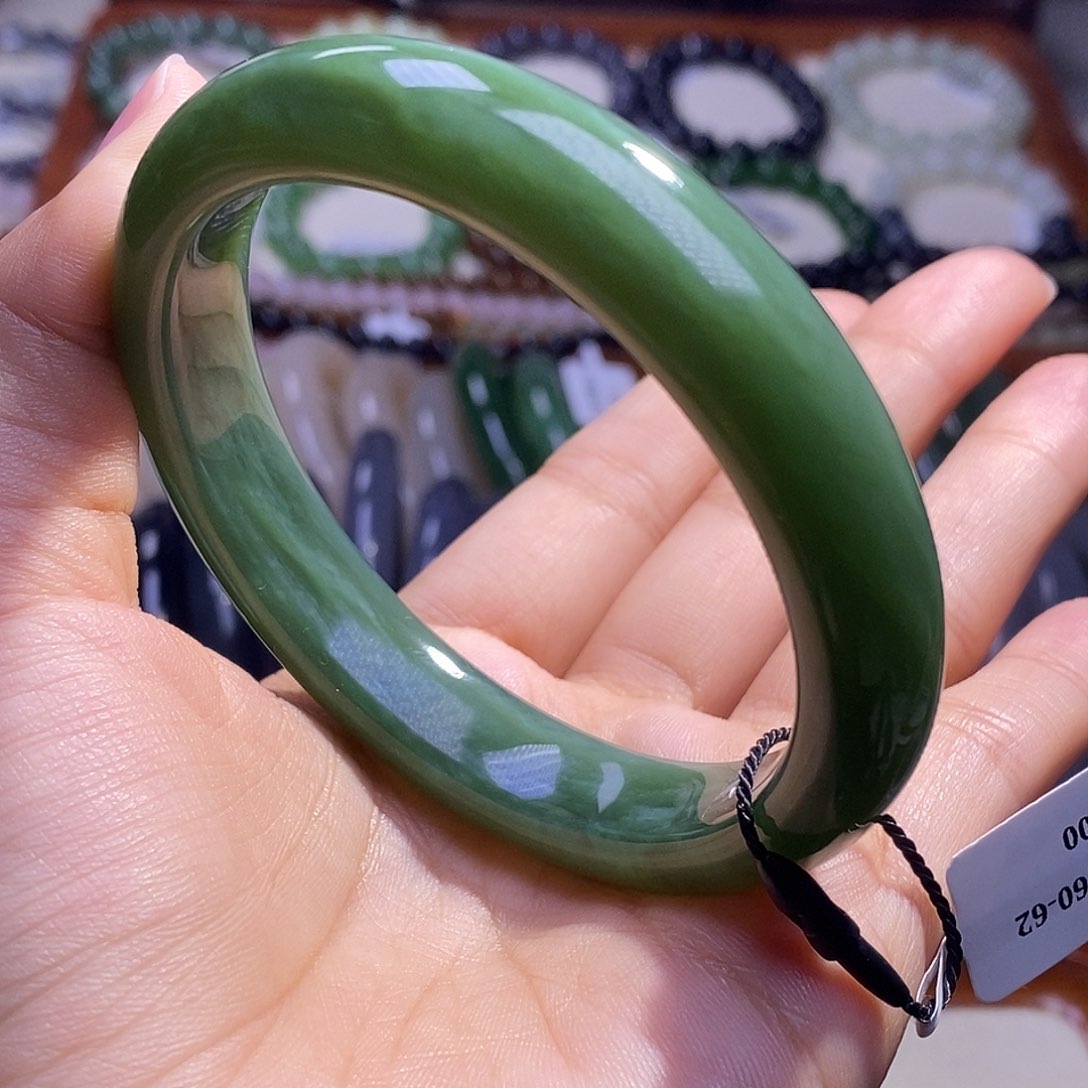 颈饰未镶嵌和田玉毕业级老坑料碧玉猫眼手镯60.6