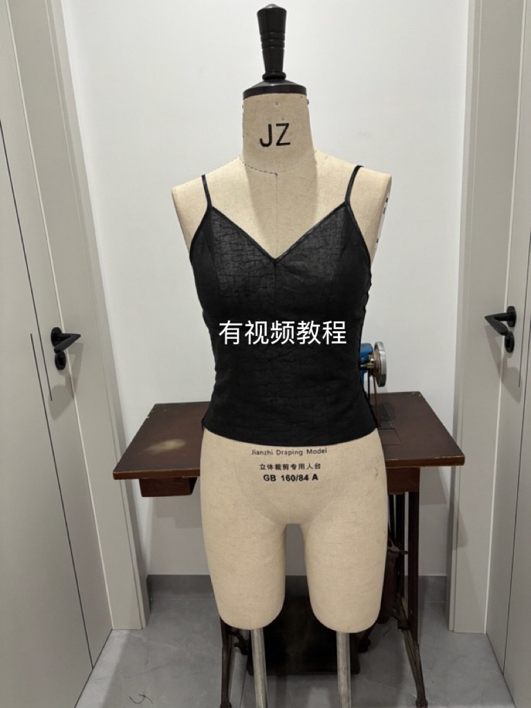 美背纸样，前面用无弹面料，后面高弹面料，不退不换，偏远地区不包邮