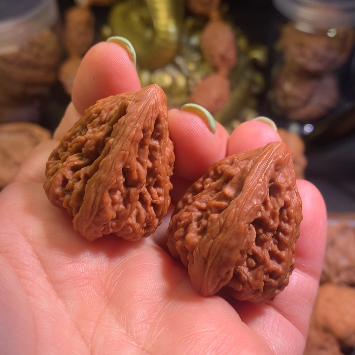 文玩核桃吊坠30尺南疆石一根筋