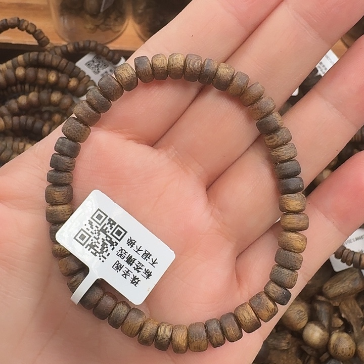 沉香木手串绿棋片珠多样发3克