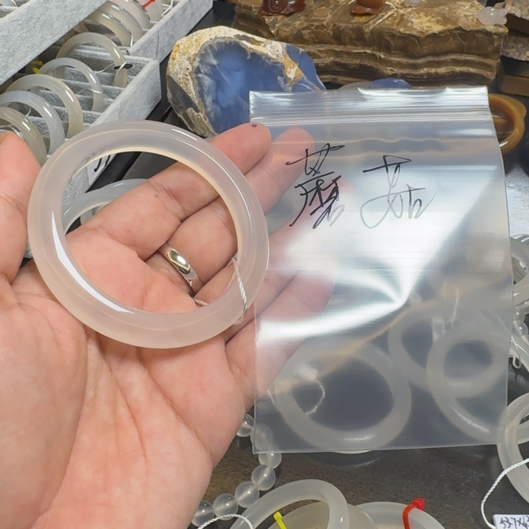 蘑****玛瑙/玉髓未镶嵌珠宝半成品