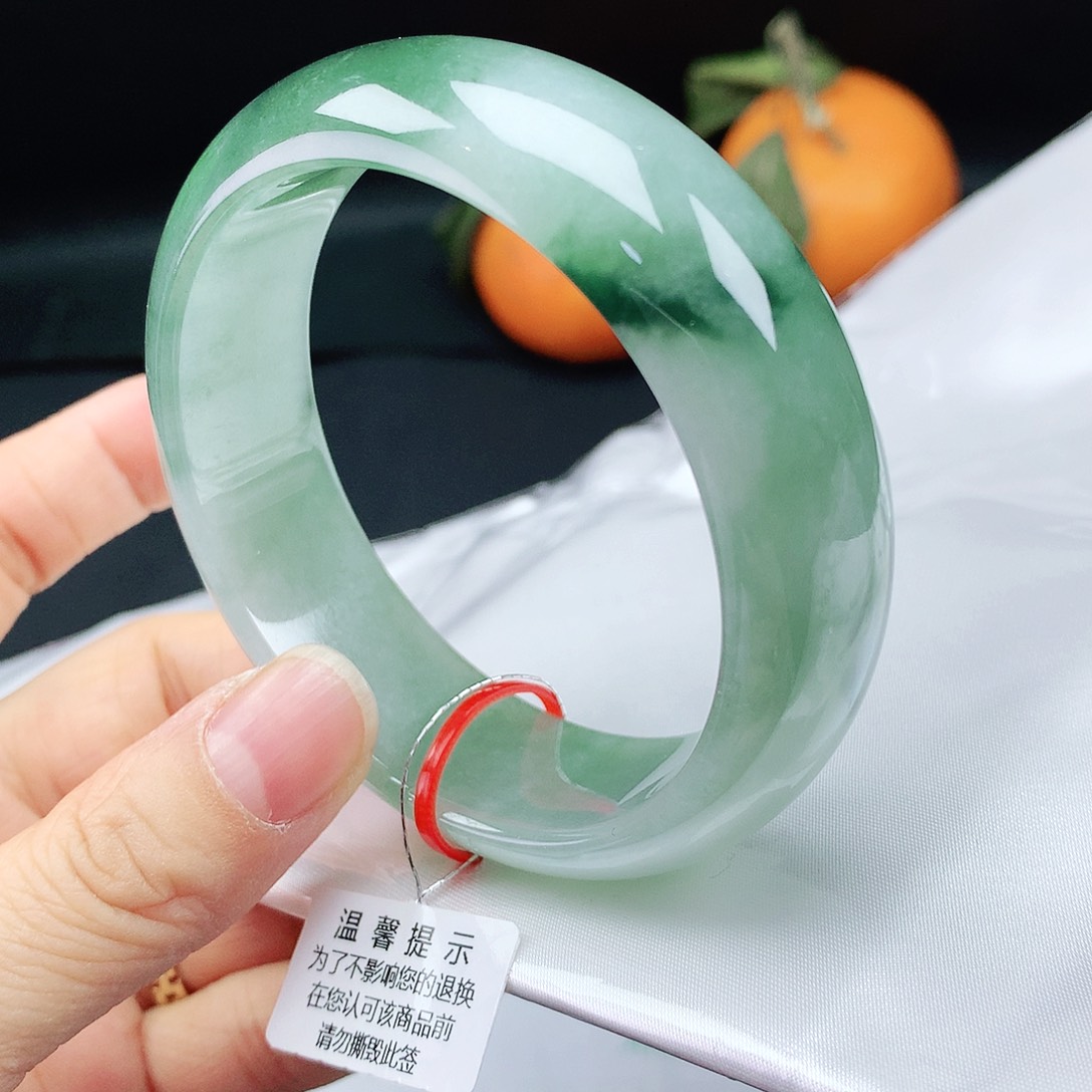 翡翠手镯未镶嵌58轮胎