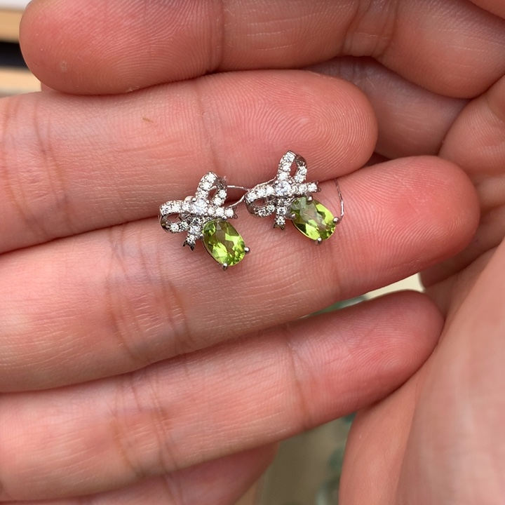 橄榄石耳饰银S925镶嵌