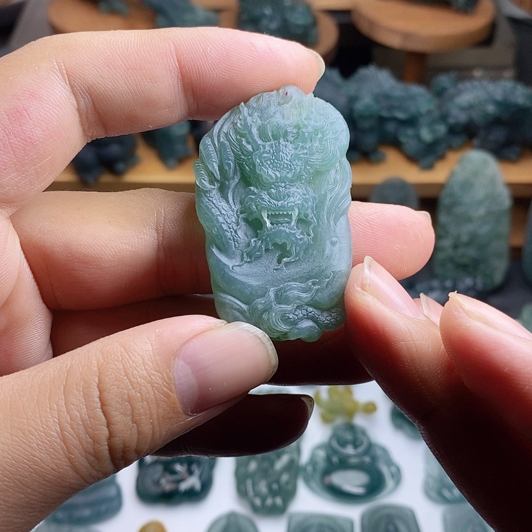 定制翡翠未镶嵌龙牌