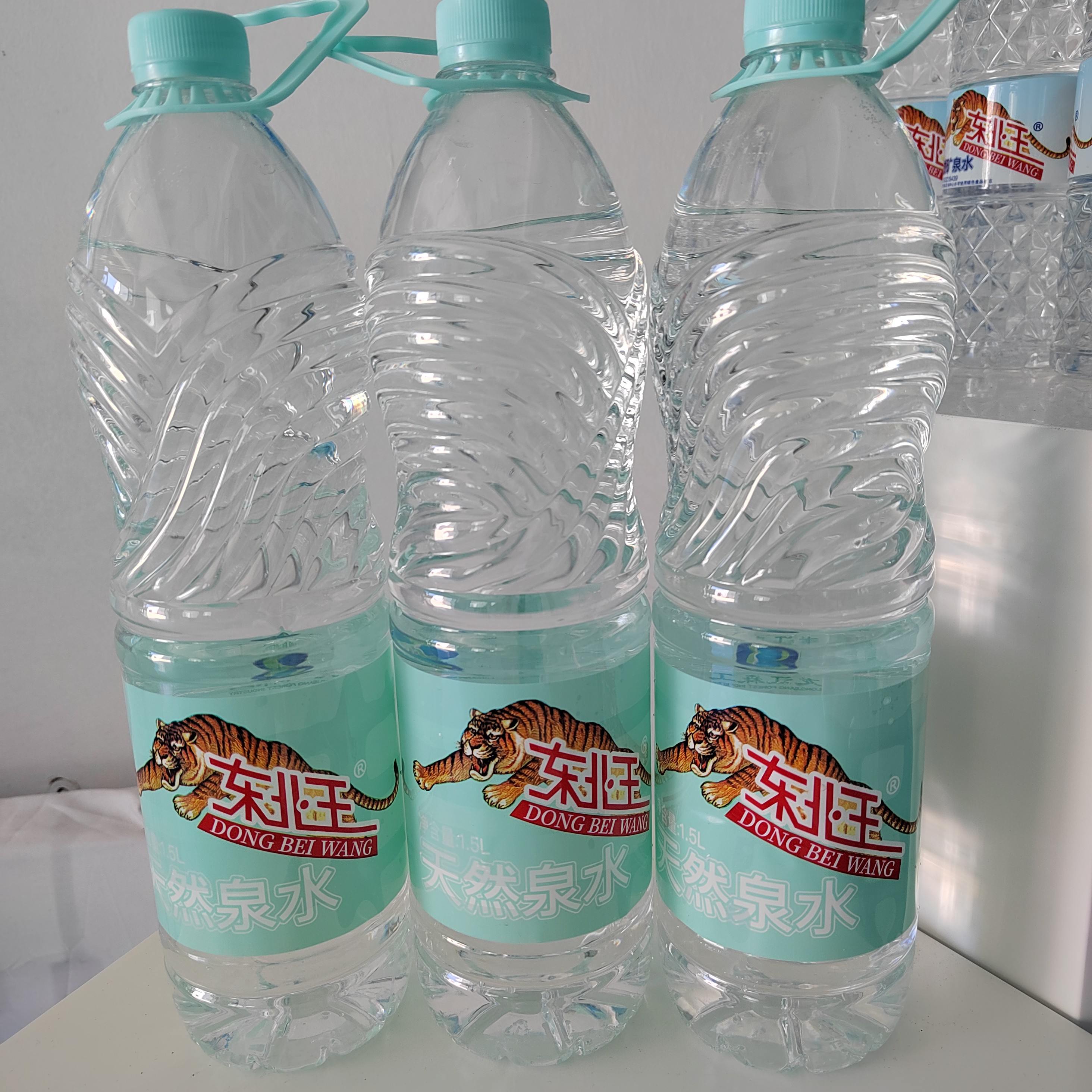 东北王天然山泉水1.5L饮用水
