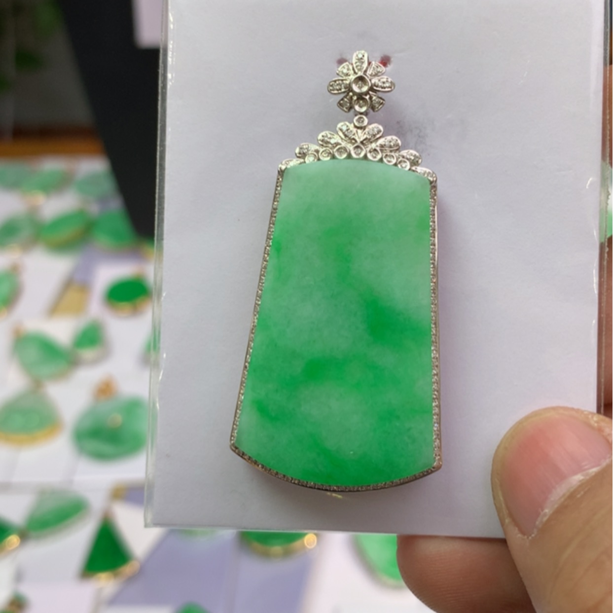 【闪购商品】翡翠颈饰18K金镶嵌翡翠