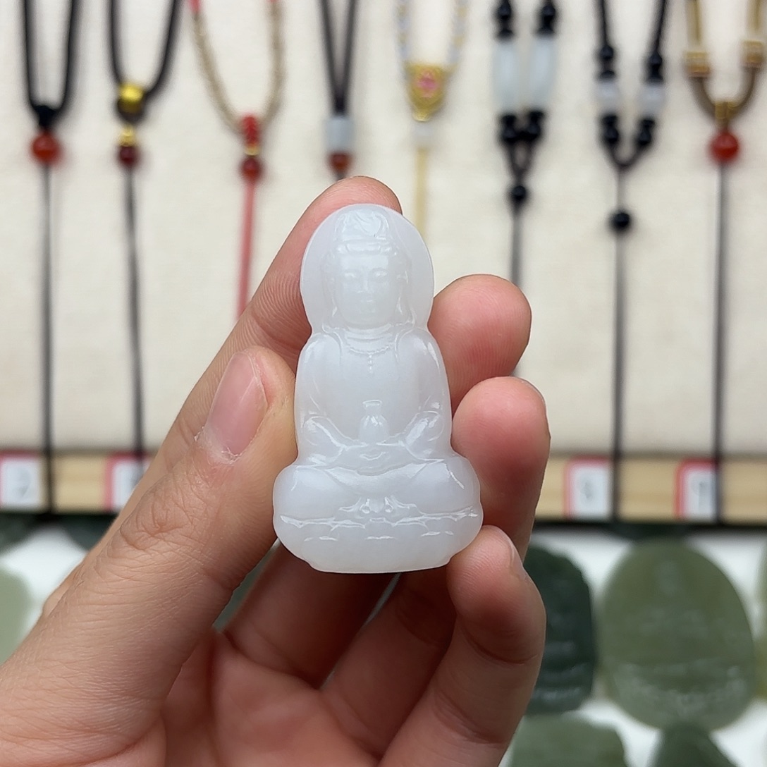 小***已和田玉未镶嵌颈饰