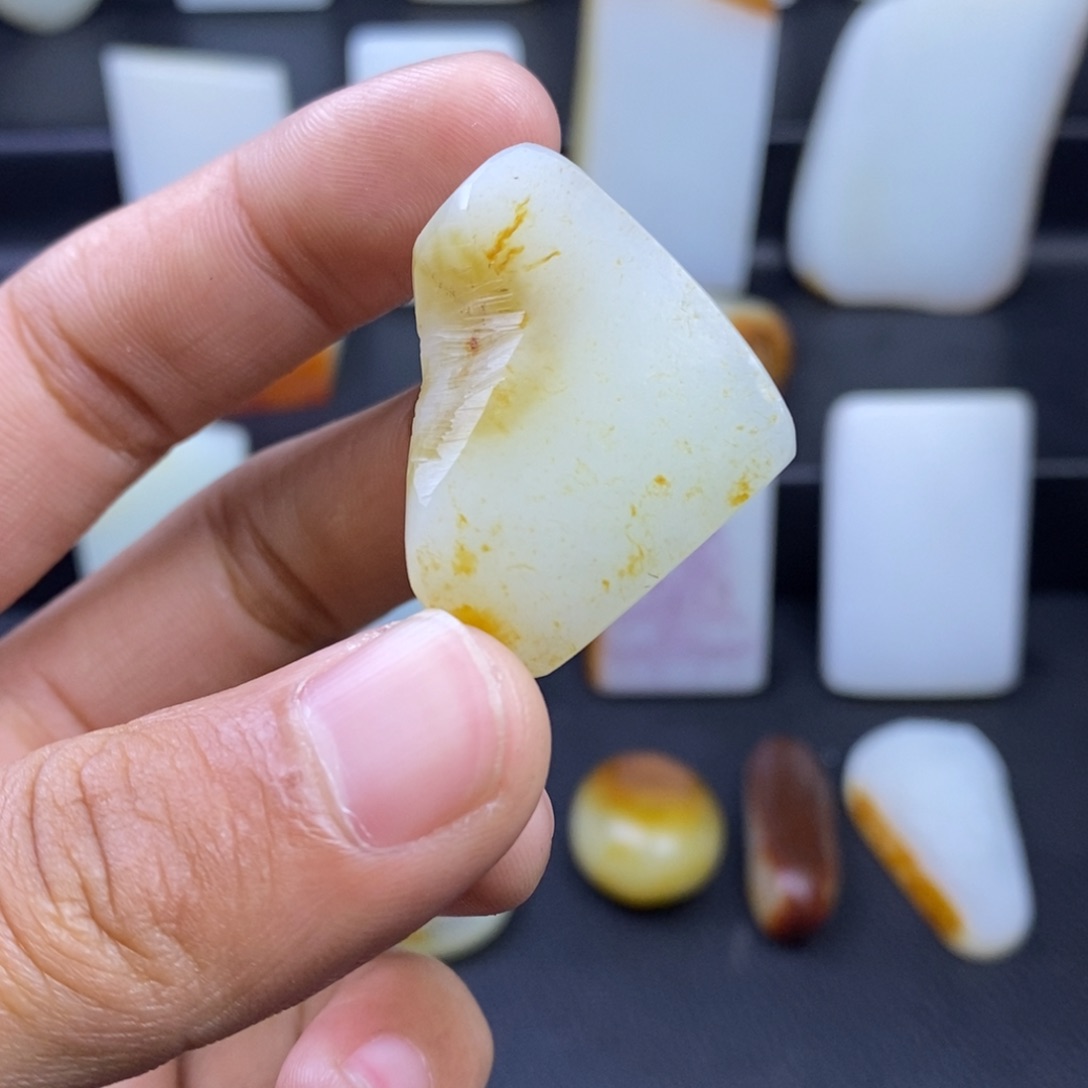 未镶嵌吊坠定制和田玉随**淡