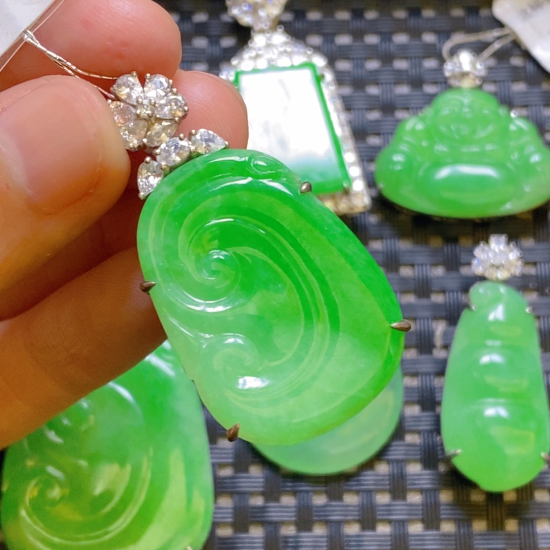 翡翠颈饰银S925镶嵌吊坠