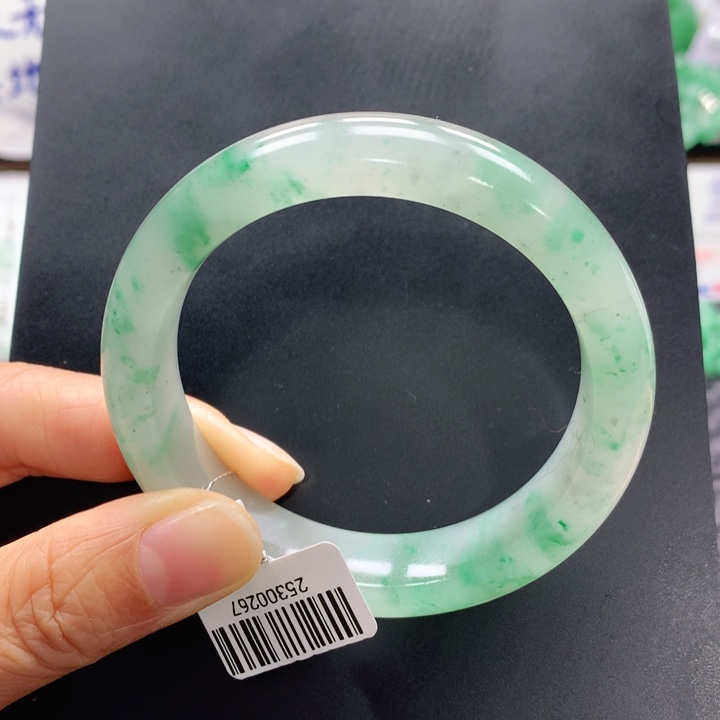 石英质玉未镶嵌手镯青青 55-56-多人