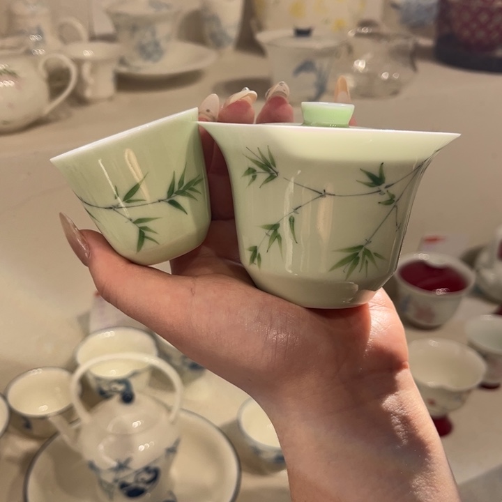 一碗四杯 。              