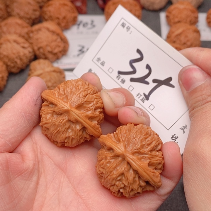 文玩核桃吊坠38宫灯325