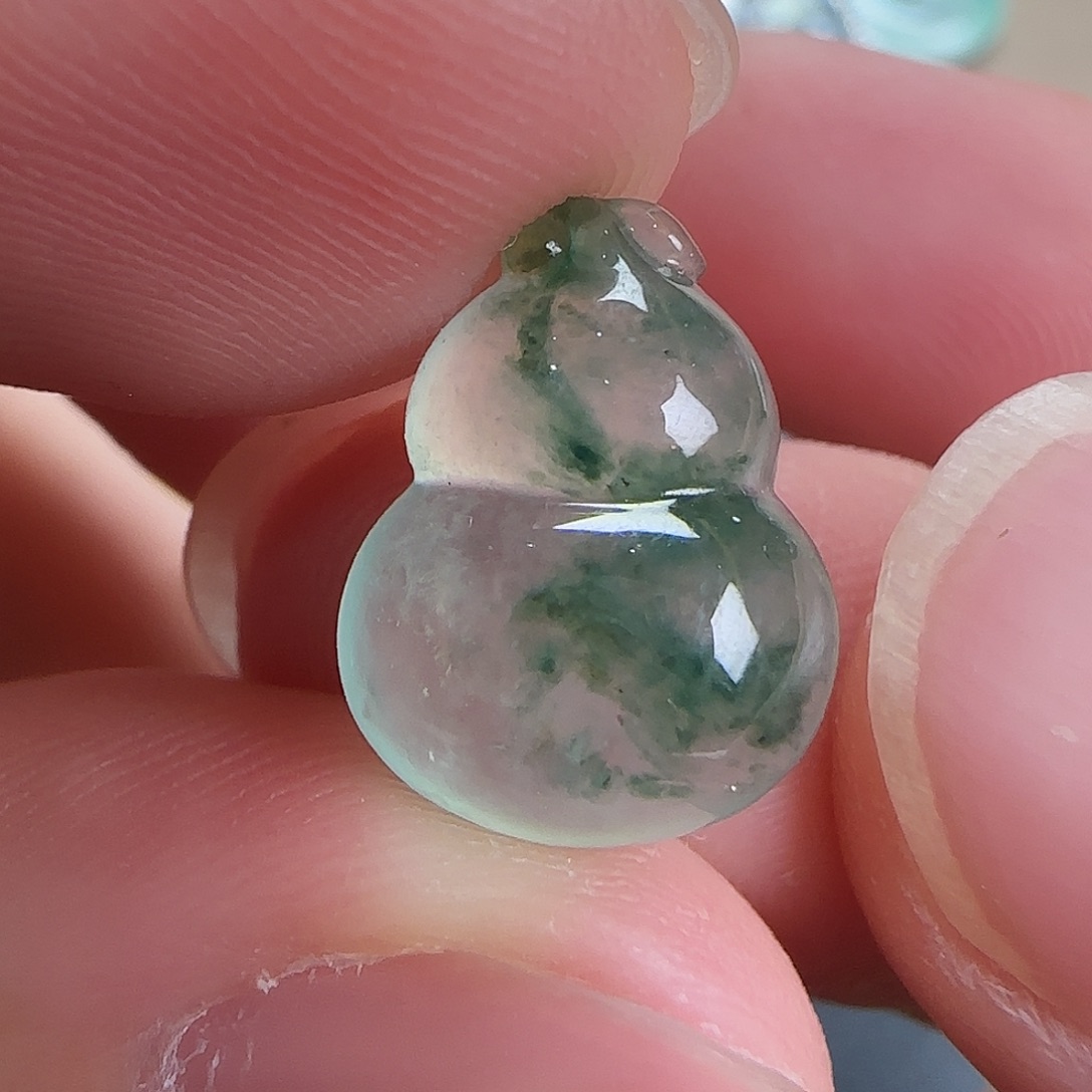 翡翠未镶嵌颈饰   