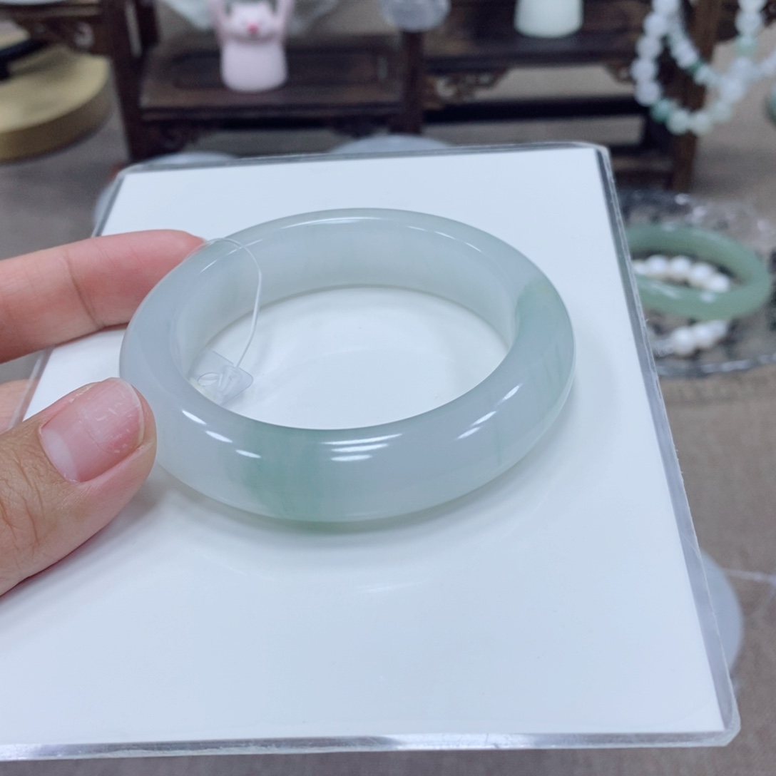 海***霞石英质玉未镶嵌手镯