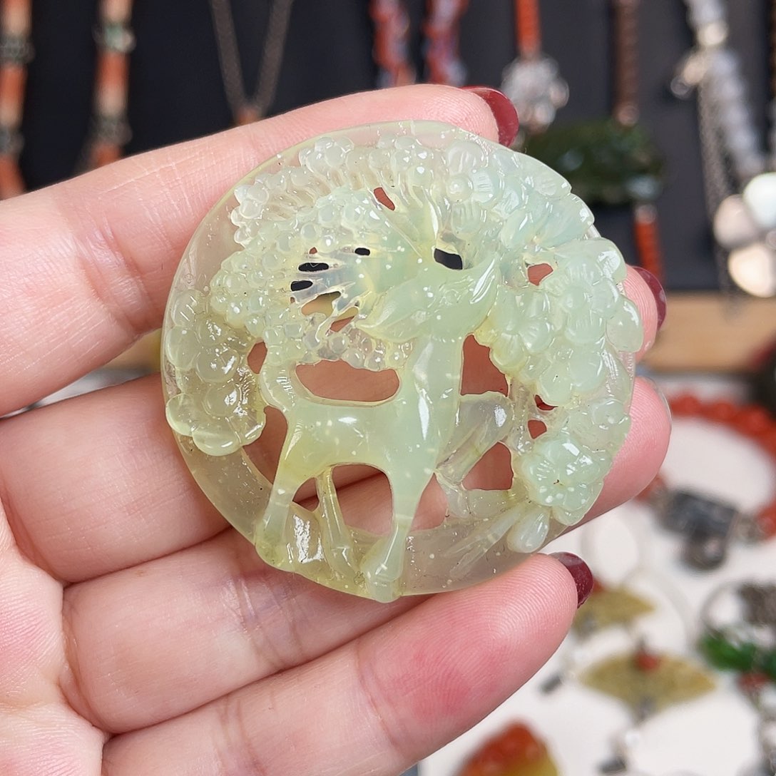 蛇纹石玉颈饰未镶嵌