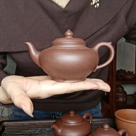 用***1紫砂茶壶原矿底曹青   容量200cc。