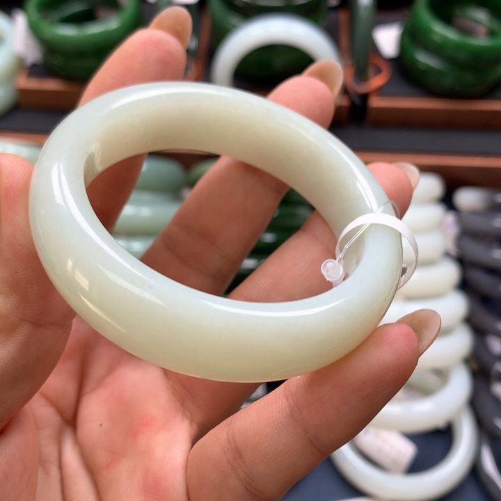 【闪购商品】未镶嵌手镯和田玉