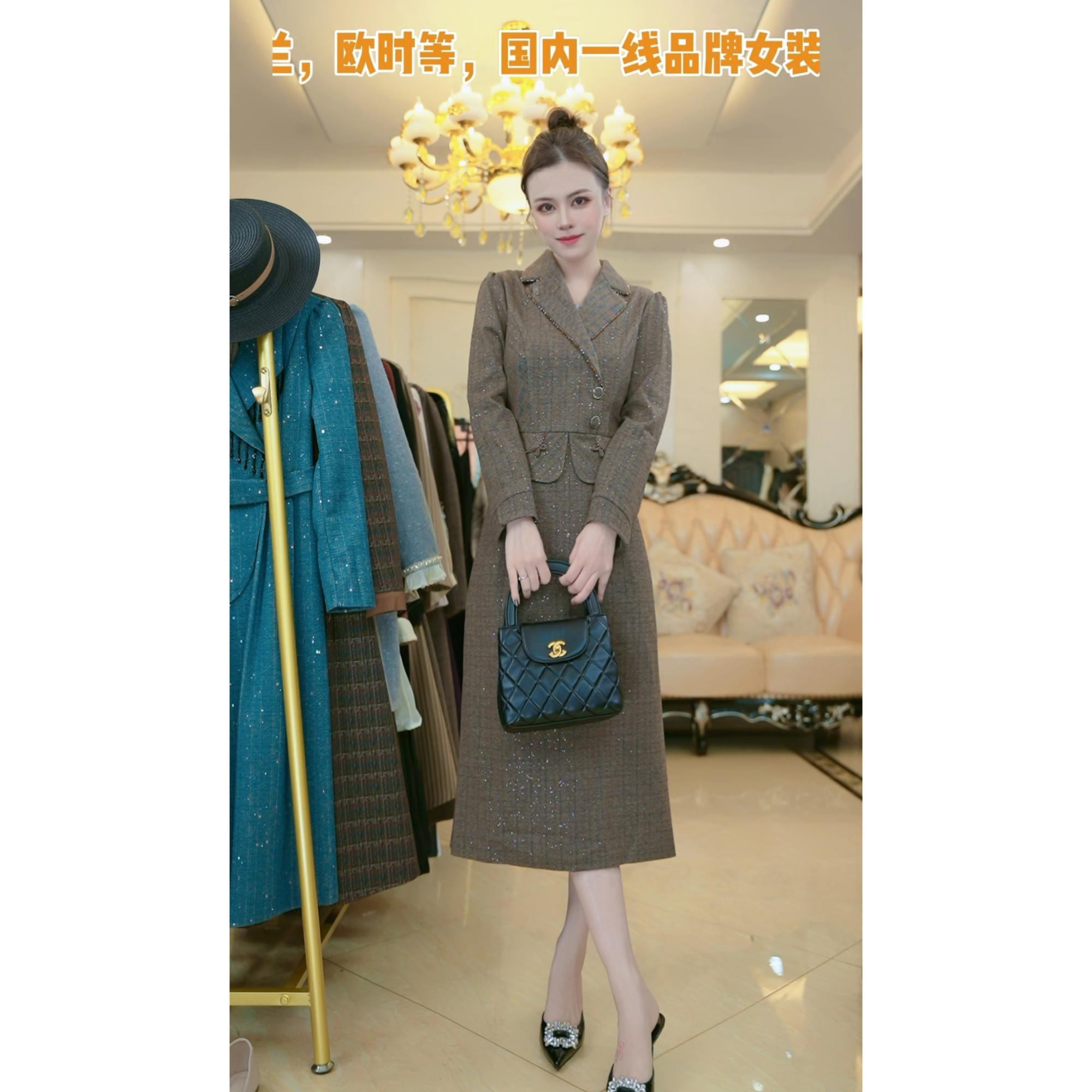 2025秋冬新款上市卡其色撒银气质假两件连衣裙1014