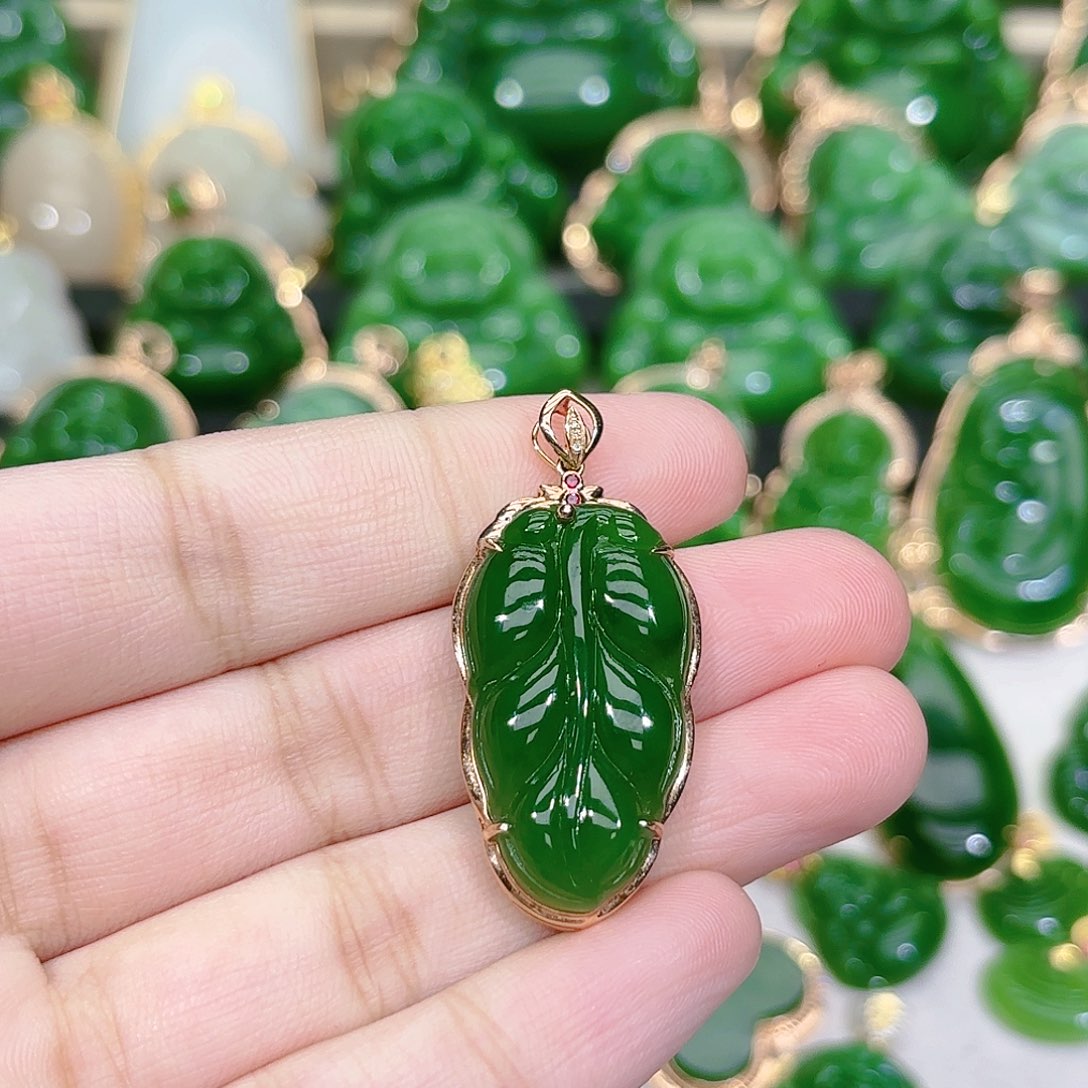 和田玉（碧玉）颈饰18K金镶嵌