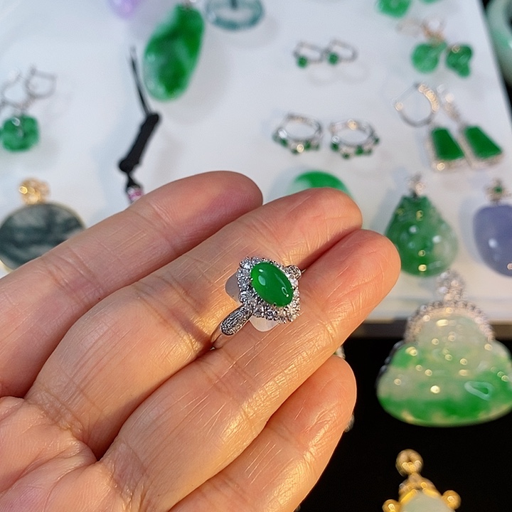 翡翠戒指18K金镶嵌戒指